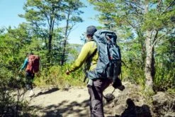 Osprey Farpoint Trek Pack Rugzak - Blauw - 55 Liter -Winkel Voor Kampeerartikelen Voor Buiten 1267 1900 f22 farpoint trek pack 55 muted space blue o s 10003693 samrouda exp 4 10 24 001