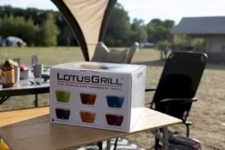 LotusGrill XL Hybrid Houtskoolbarbecue - Rood 17 LotusGrill XL Hybrid Houtskoolbarbecue - Rood -Winkel Voor Kampeerartikelen Voor Buiten doos lotusgrill 4