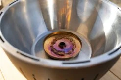 LotusGrill XL Hybrid Houtskoolbarbecue - Rood 15 LotusGrill XL Hybrid Houtskoolbarbecue - Rood -Winkel Voor Kampeerartikelen Voor Buiten lotusgrill binnenkant pitje 3